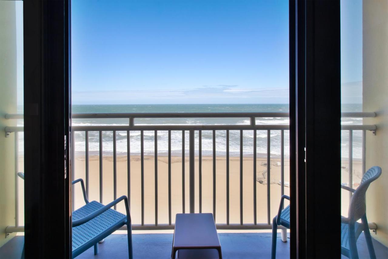 Holiday Inn Express Hotel & Suites Virginia Beach Oceanfront, An Ihg Hotel Exteriér fotografie